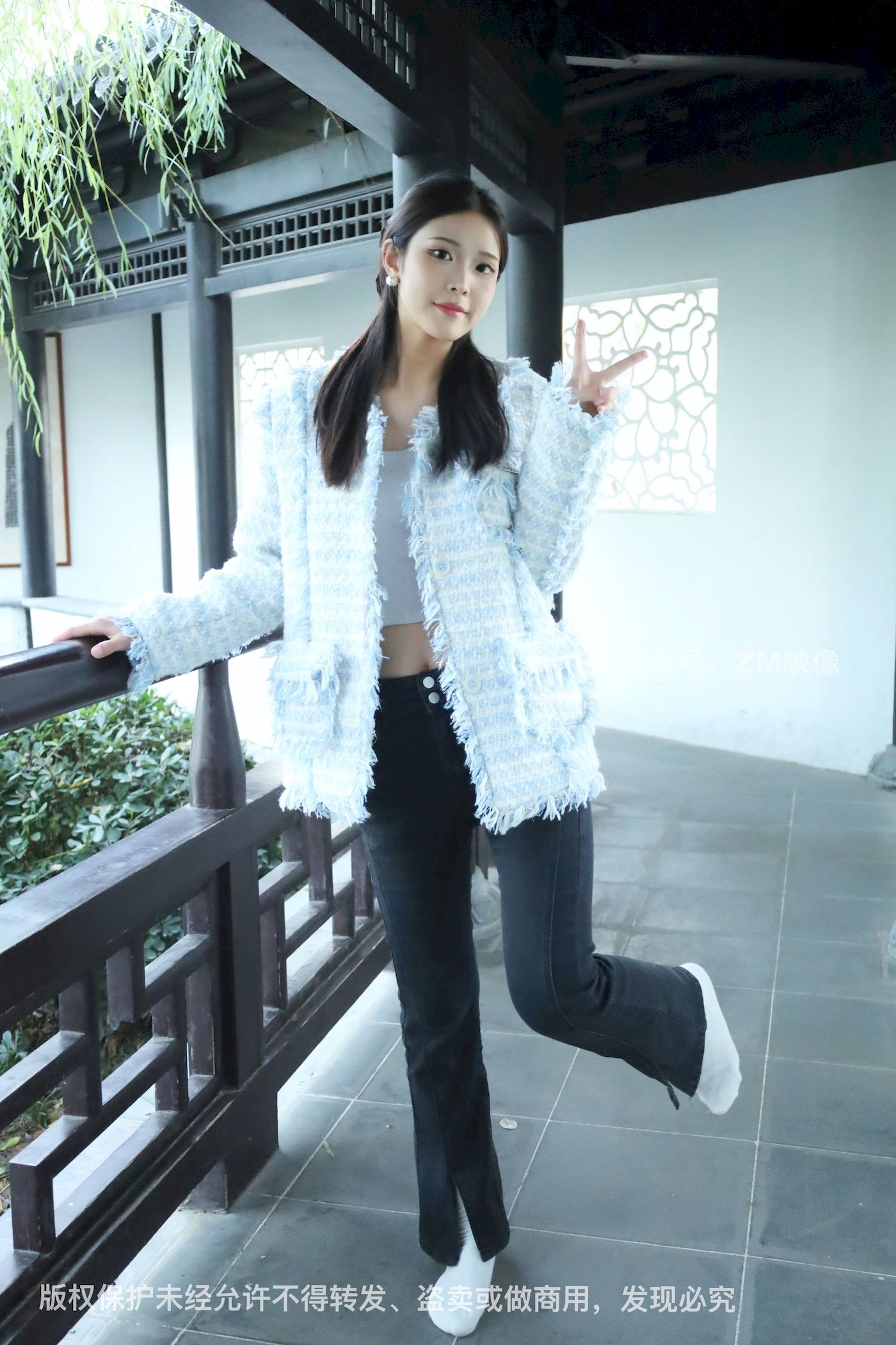 长发美女人面桃花园林序曲阳光写真