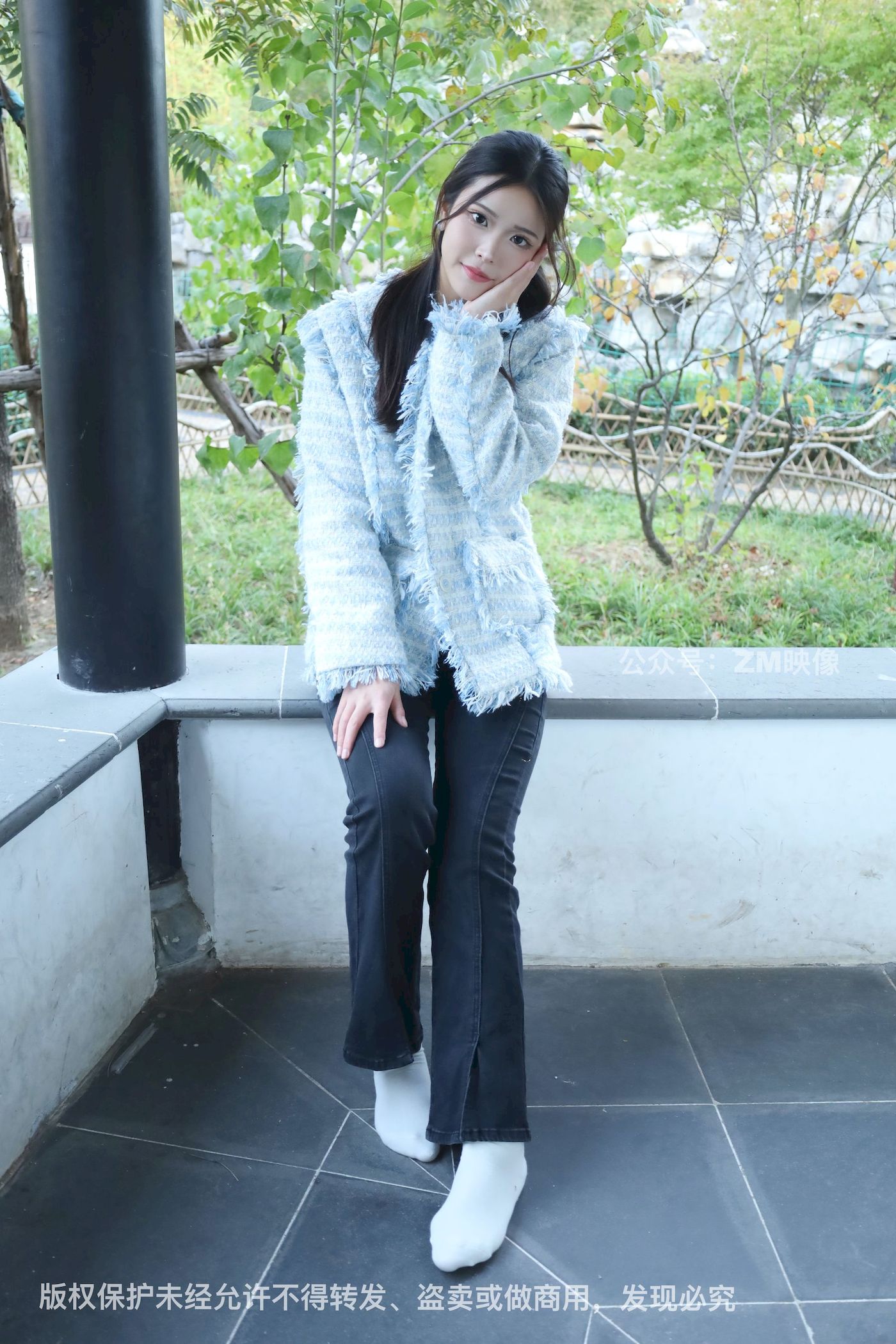 长发美女人面桃花园林序曲阳光写真