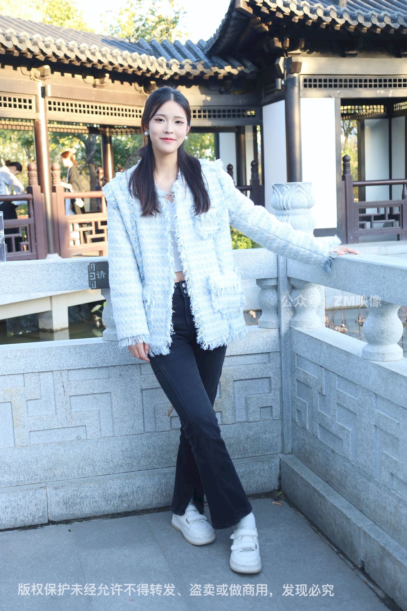 长发美女人面桃花园林序曲阳光写真