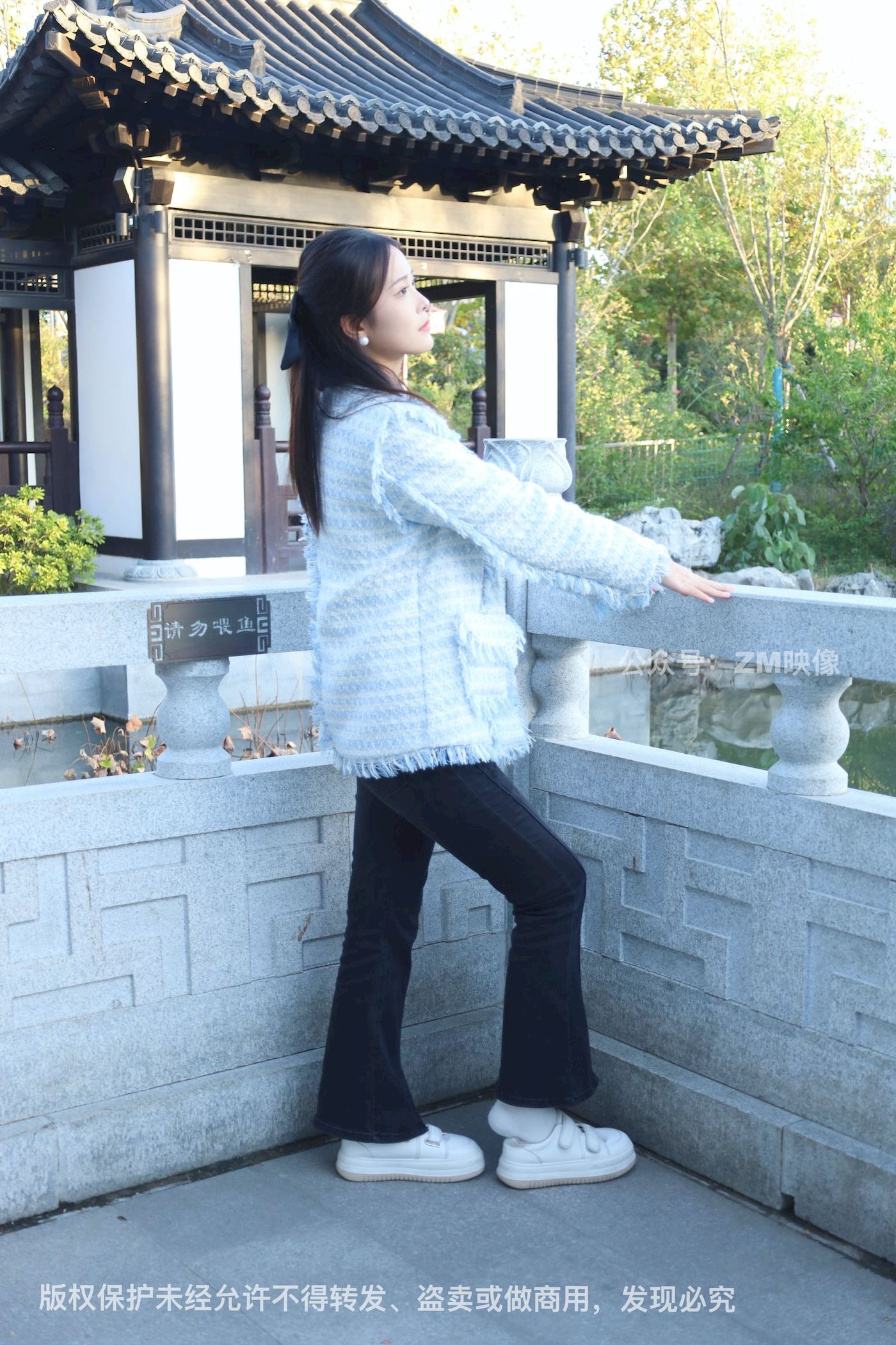 长发美女人面桃花园林序曲阳光写真
