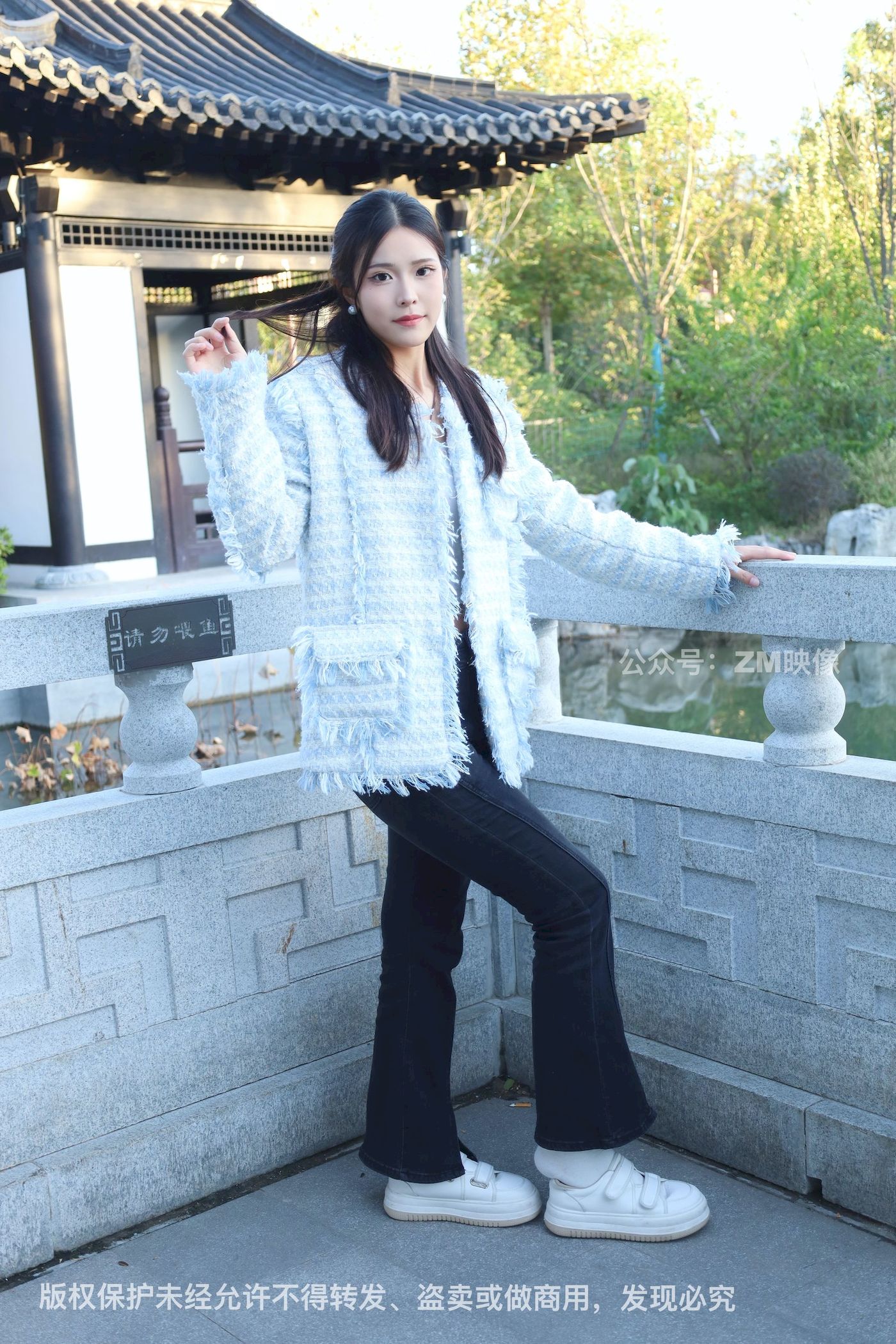 长发美女人面桃花园林序曲阳光写真