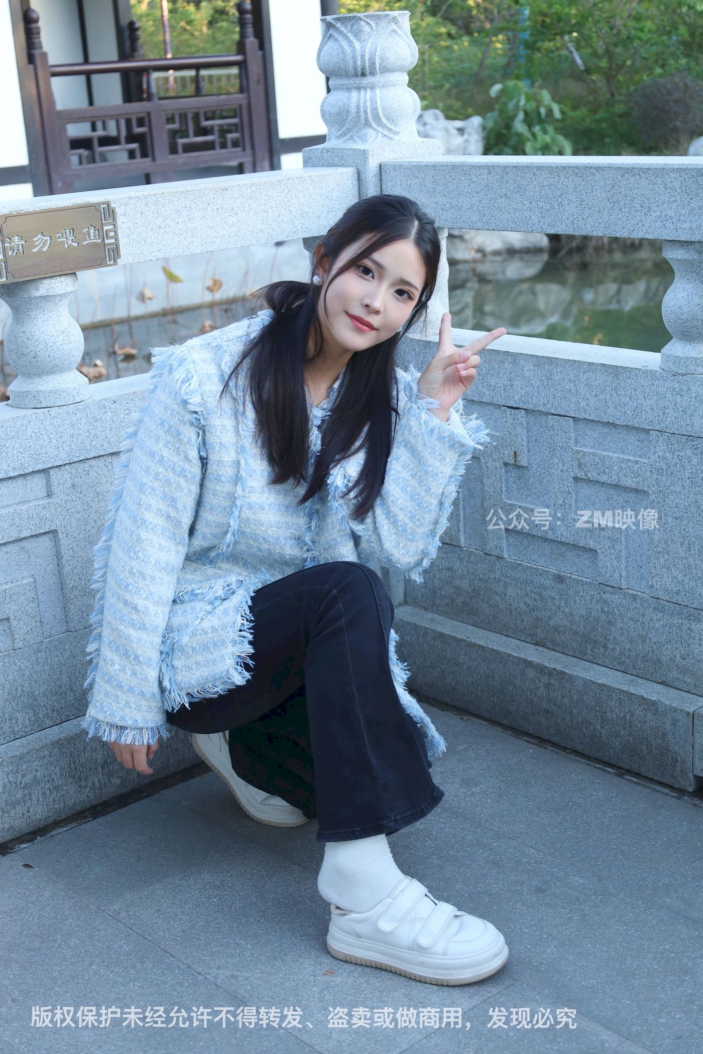 长发美女人面桃花园林序曲阳光写真