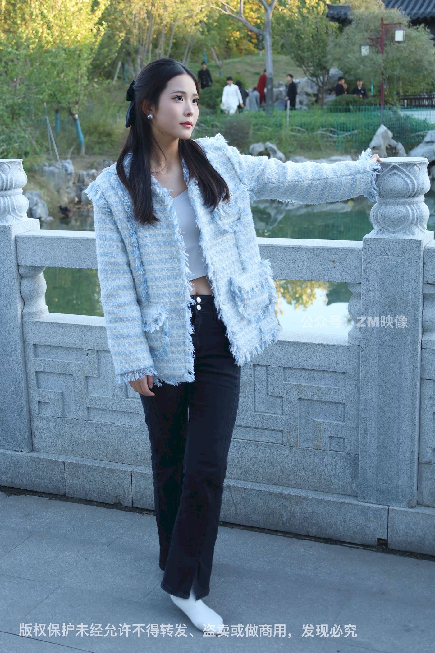 长发美女人面桃花园林序曲阳光写真