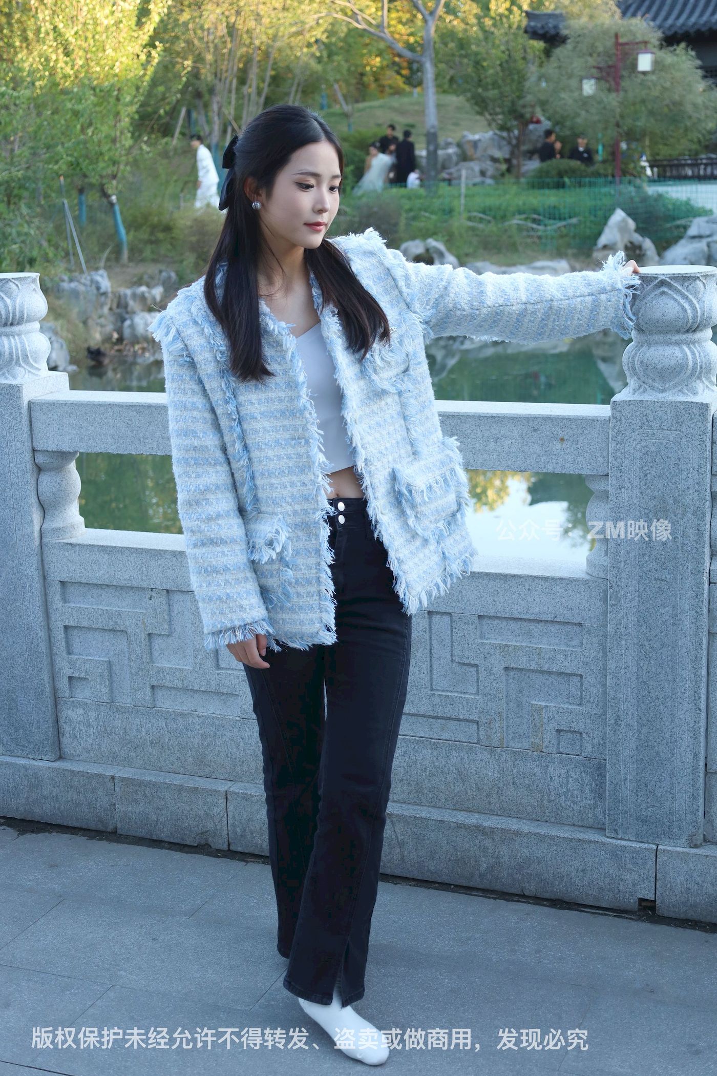 长发美女人面桃花园林序曲阳光写真
