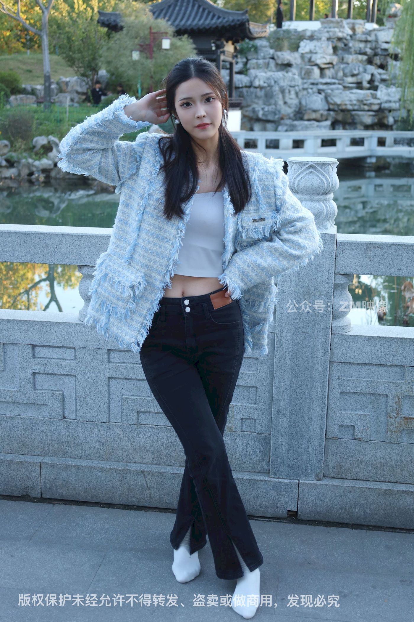 长发美女人面桃花园林序曲阳光写真