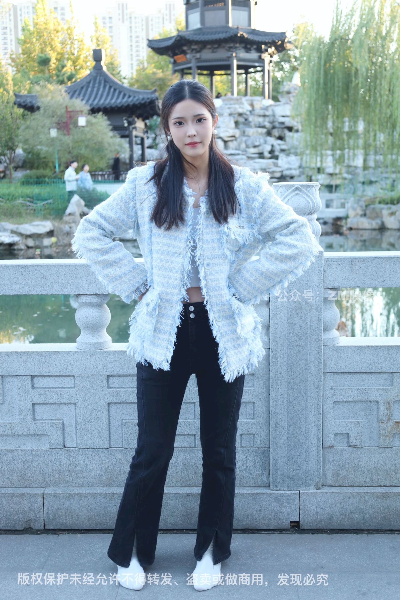 长发美女人面桃花园林序曲阳光写真