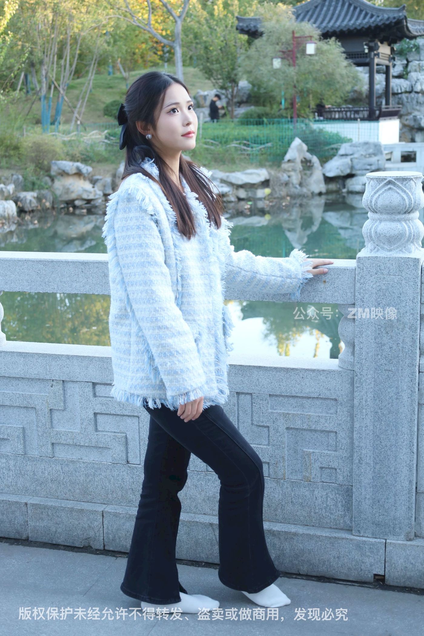 长发美女人面桃花园林序曲阳光写真
